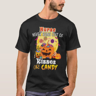 Camiseta La Enfermera Nunca Se Queda Sin Besos Ni Halloween