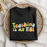 Camiseta La Enseñanza Es Mi Tee De Vibe, Maestra Groovy<br><div class="desc">La groovy 'enseñanza es mi camiseta'. Es un regalo fantástico para los profesores.</div>