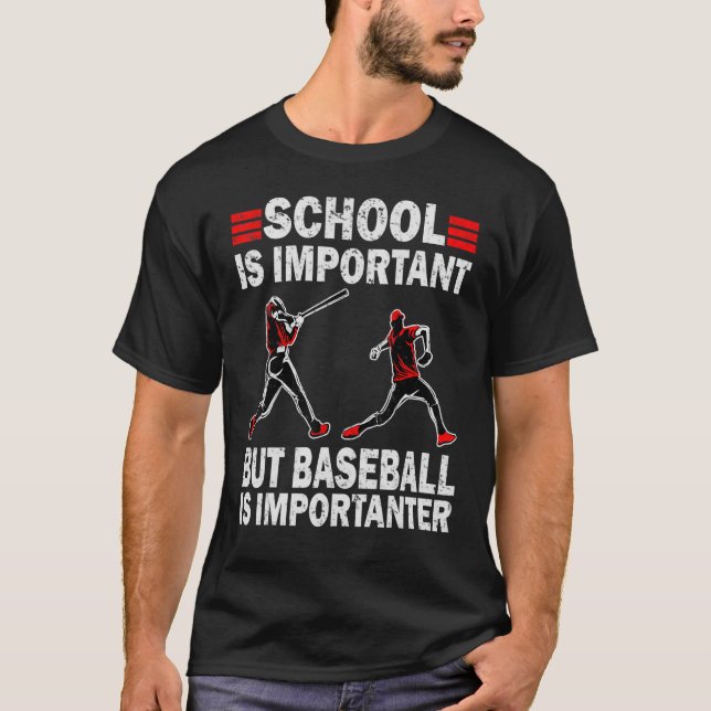 Camiseta La Escuela Es Importante, Pero El Béisbol Es Impor (Anverso)