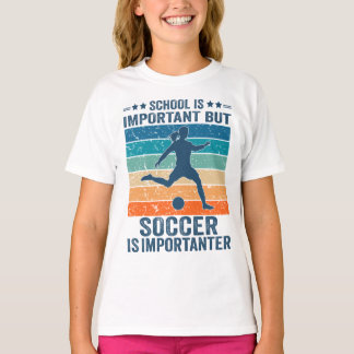 Camiseta La escuela es importante, pero el Chica de fútbol 