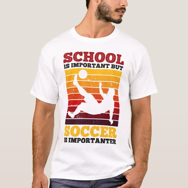 Camiseta La escuela es importante, pero el fútbol es import (Anverso)