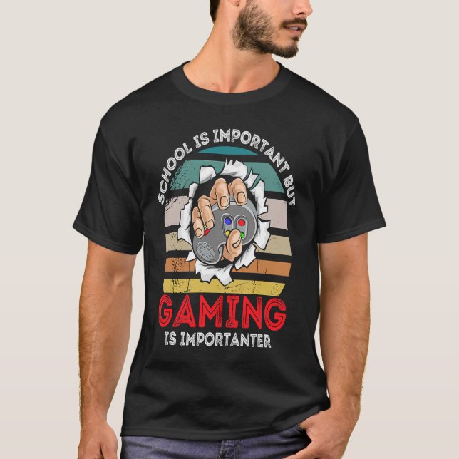 Camiseta La Escuela Es Importante, Pero El Juego Es Importa (Anverso)