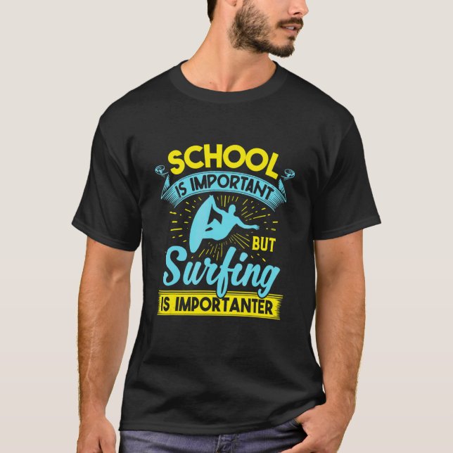 Camiseta La Escuela Es Importante, Pero El Surf Es Importan (Anverso)