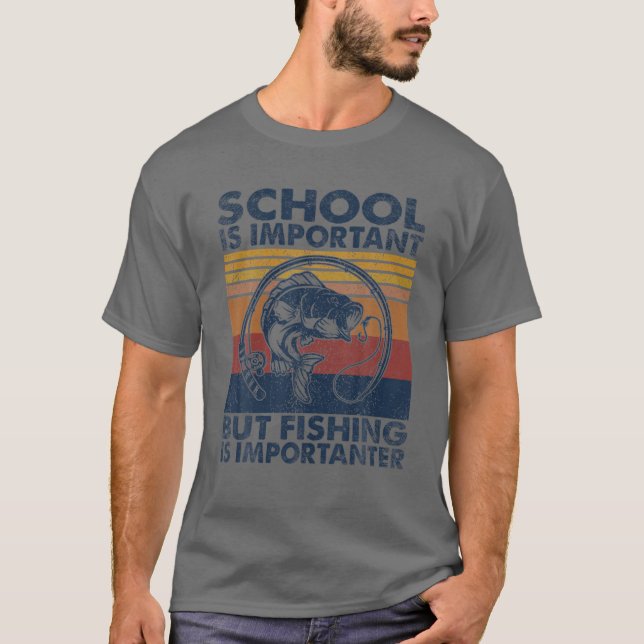 Camiseta La Escuela Es Importante, Pero La Pesca Es Importa (Anverso)