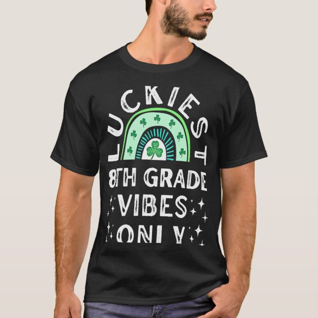 Camiseta La escuela secundaria de 8° grado Vibes St Patrick (Anverso)
