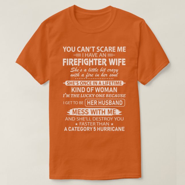 Camiseta La Esposa De Bomberos Es Un Poco Loca Bombera (Diseño del anverso)
