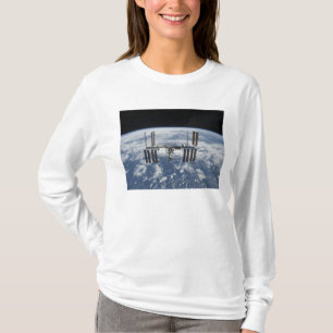 Camiseta La estación espacial internacional en órbita