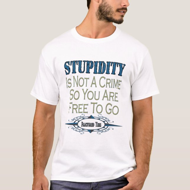 Camiseta La estupidez no es un crimen (Anverso)