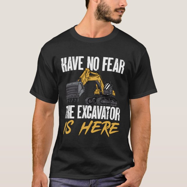 Camiseta La Excavadora Está Aquí Operador De Equipamiento P (Anverso)