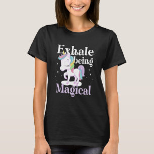 Camiseta La exhalación de arco iris de unicornio es mágica 