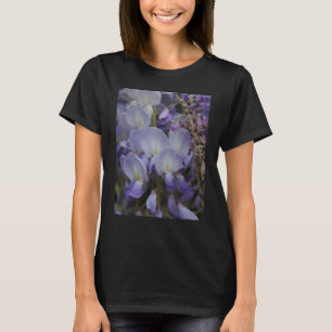 Camiseta La expansión de la wisteria púrpura en la fotograf