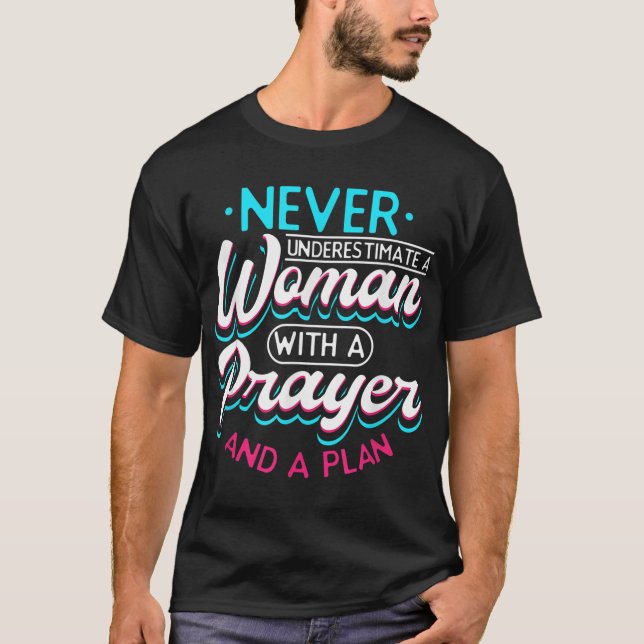Camiseta La Fe Cristiana Nunca Subestima A Una Mujer Con Un (Anverso)