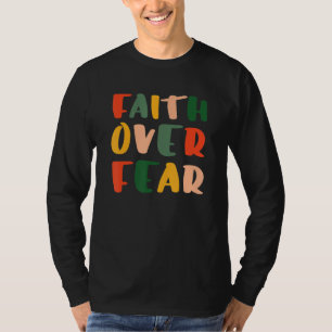 Camiseta La fe sobre el miedo creyente cristiana