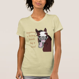 Camiseta La felicidad está siendo amada por un caballo -
