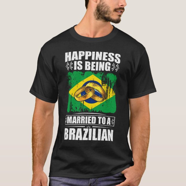 Camiseta La Felicidad Está Siendo Casada Con Un Brasileño (Anverso)