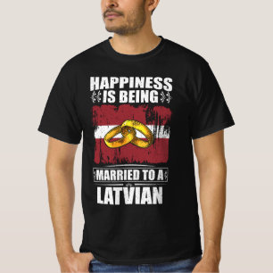 Camiseta La Felicidad Está Siendo Casada Con Un Letón