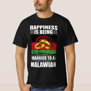 Camiseta La Felicidad Está Siendo Casada Con Un Malauí