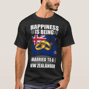 Camiseta La Felicidad Está Siendo Casada Con Un Nuevo Zelan