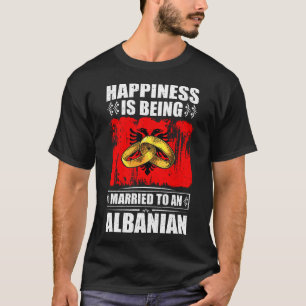 Camiseta La Felicidad Se Casa Con Un Albanés