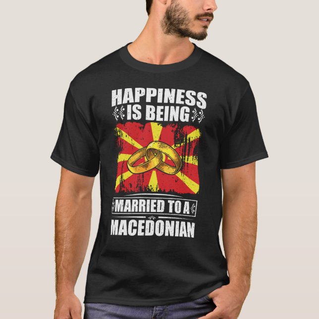 Camiseta La Felicidad Se Casa Con Un Macedonio (Anverso)