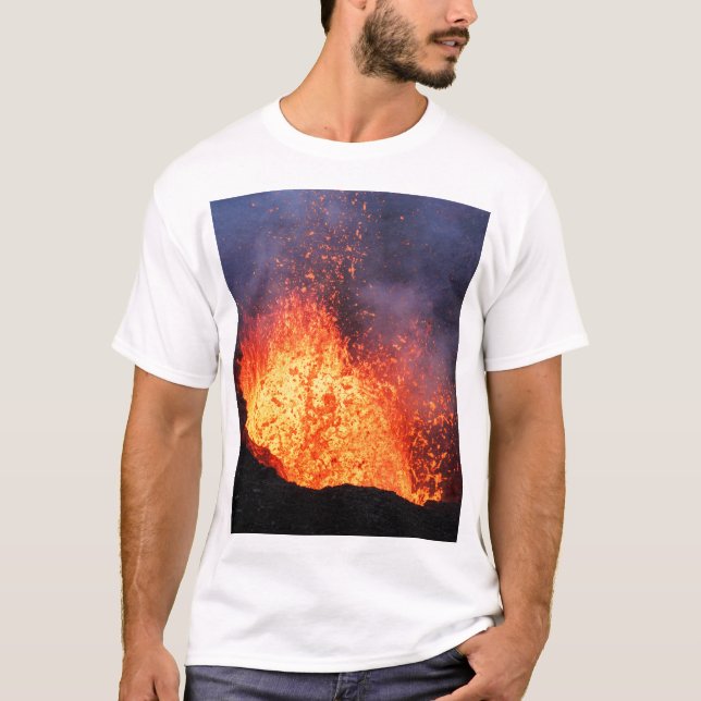 Camiseta La fuente de la lava caliente entra en erupción (Anverso)