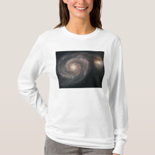 Camiseta La galaxia de remolinos (M51) y la galaxia conexa