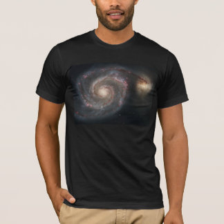 Camiseta La galaxia del remolino M51 & Compañera en el espa
