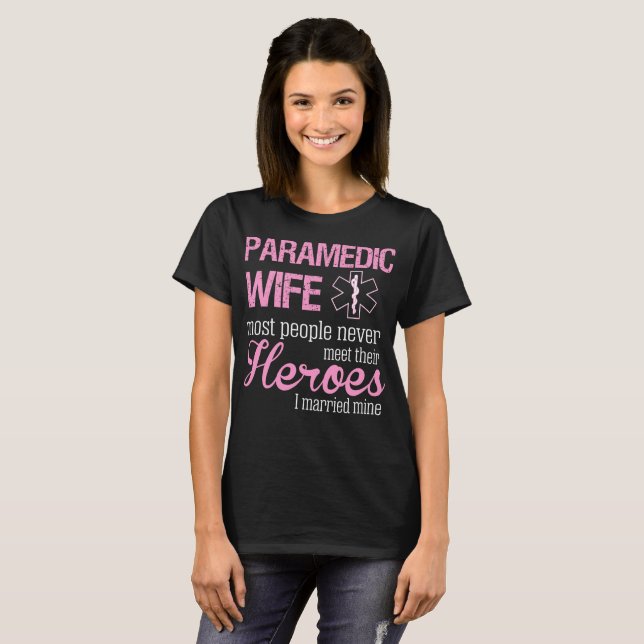 Camiseta La gente de la esposa del paramédico nunca (Anverso completo)