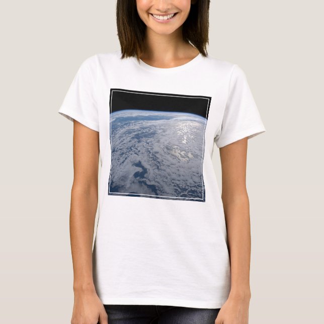 Camiseta La Glint del Sol Viendo en el Océano Pacífico Sur. (Anverso)