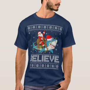 Camiseta La iluminación de navidad de tiburón cree que es h