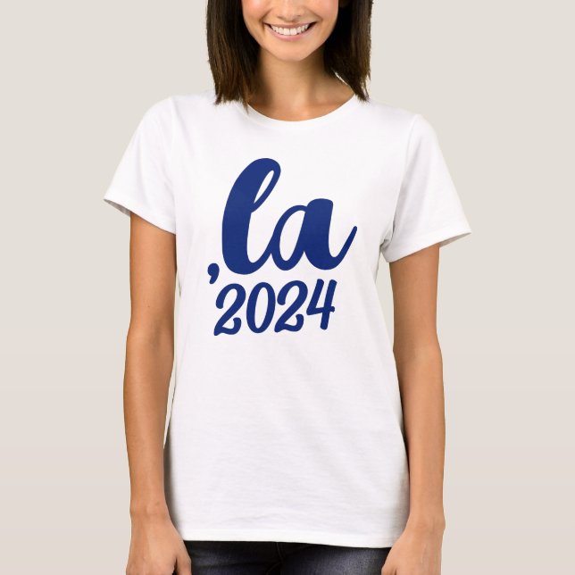 Camiseta ,la Kamala coma pronunciar 2024 texto azul (Anverso)