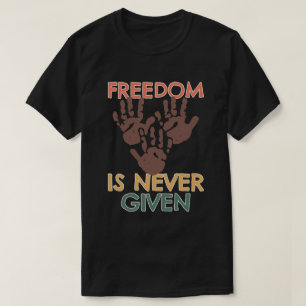 Camiseta La libertad nunca se da
