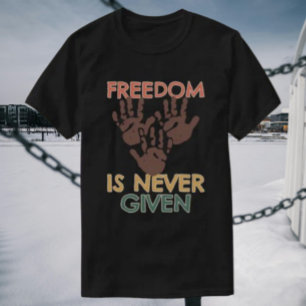 Camiseta La libertad nunca se da