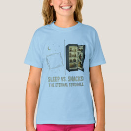 Camiseta La Lucha Eterna Entre Dormir y Snacks