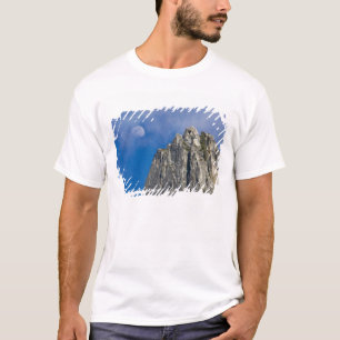 Camiseta La luna sale y brilla a través de las nubes