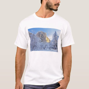 Camiseta La luz del amanecer golpea El Capitan a través de