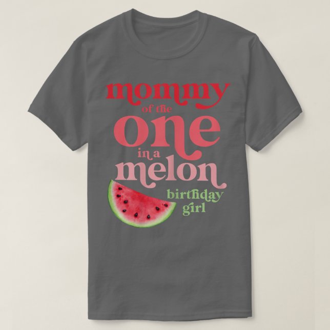 Camiseta La madre de una mujer en un melón Chica de cumplea (Diseño del anverso)