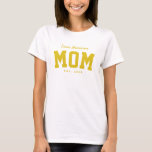 Camiseta La madre del equipo lindo simple amarillo personal<br><div class="desc">Diseñado para coordinar con la colección de ducha de bebé de Lea Delaveris Design, esta camiseta de mamá del equipo es un regalo perfecto para una madre o madre nueva. También es genial para usar en la ducha de bebé, este diseño de camisetas deportivo incluye un "nombre de equipo" en...</div>