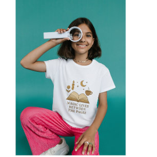 Camiseta La Magia Vive Entre las Páginas   Amante de Libros