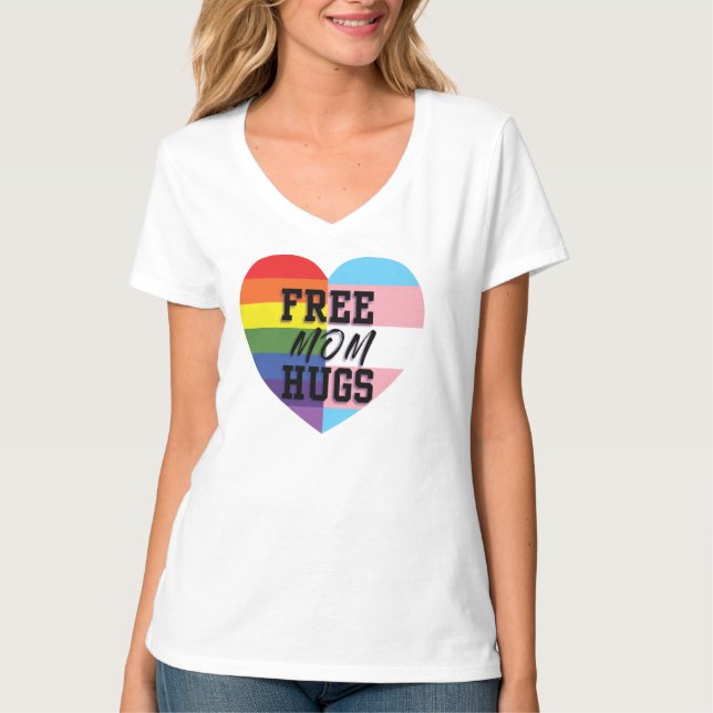 Camiseta La mamá libre abraza cuello en v relajado (Anverso)