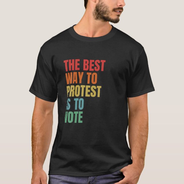 Camiseta La Mejor Manera De Protestar Es Votar Por Las Elec (Anverso)