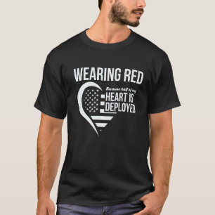 Camiseta La Mitad De Mi Corazón Está Desplegado Pareja Roja