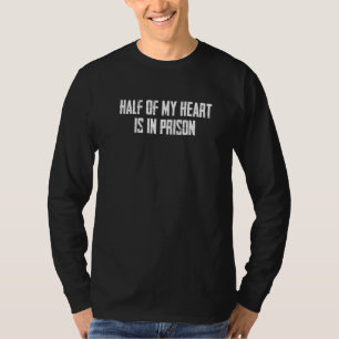 Camiseta La Mitad De Mi Corazón Está En Prisión