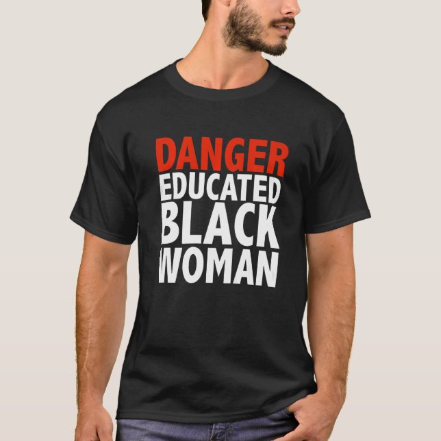 Camiseta La mujer negra educada en peligro es un bello PRI (Anverso)