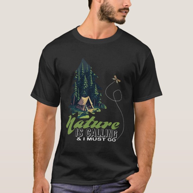 Camiseta La naturaleza llama y debo ir de campamento (Anverso)