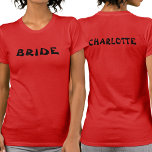 Camiseta La Novia De Bachillerato Personalizada Para Ser Ro<br><div class="desc">Este tee de bachillerato rojo es de doble cara,  con la novia en la parte delantera y el nombre de la novia en la parte trasera. Para editar el texto,  haga clic en el botón de personalización. Recuerde editar ambos lados.</div>