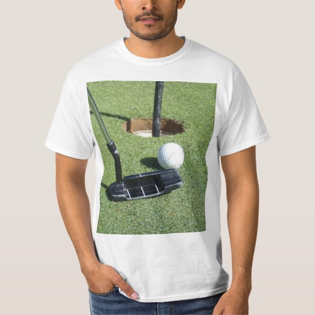 Camiseta La Pelota De Golf Sobre El Verde (Anverso)