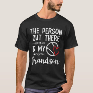 Camiseta La persona que está afuera es mi nieto de béisbol