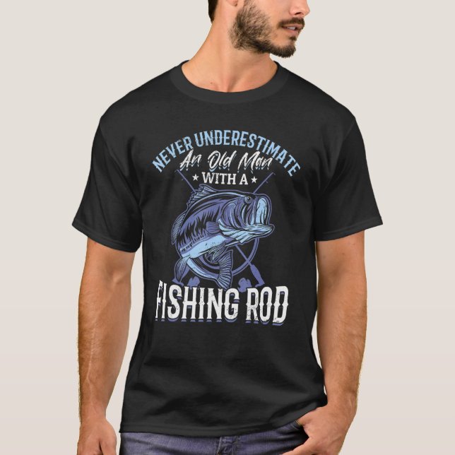 Camiseta La Pesca Nunca Subestima A Un Hombre Mayor Con Ilu (Anverso)