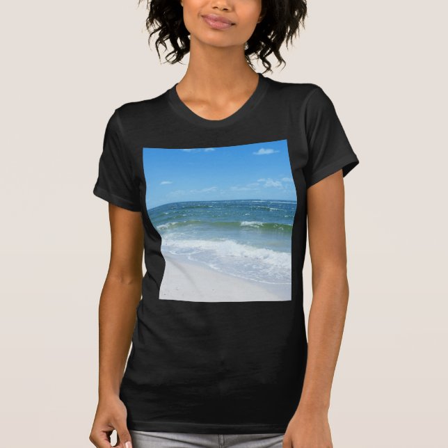 Camiseta La playa agita III (Anverso)